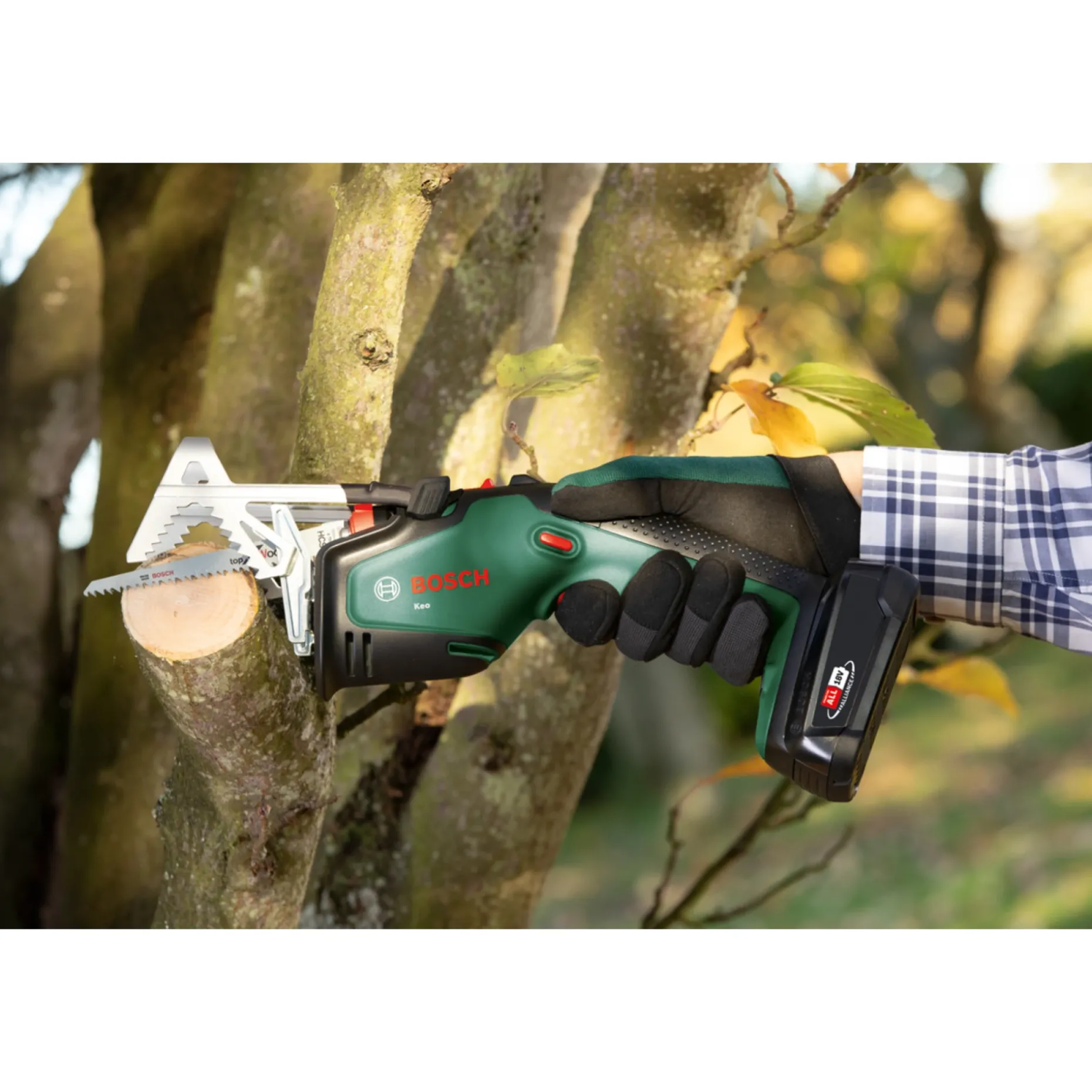 BOSCH GRENSAV 15 CM UDEN BATTERI OG LADER