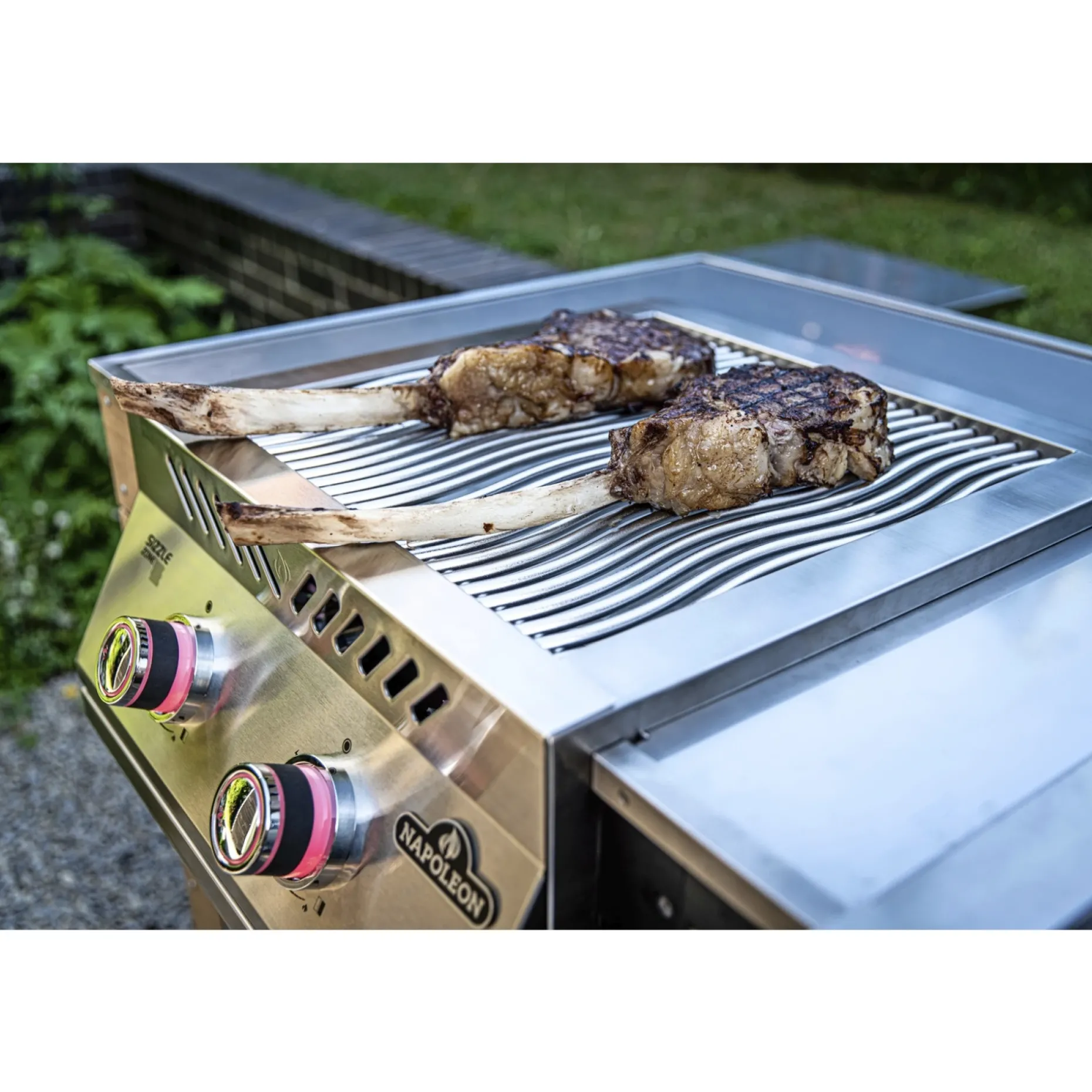 NAPOLEON BUILT-IN 700 18" DOBBELT SIZZLEZONE INDBYGNINGSGRILL RUSTFRIT STÅL