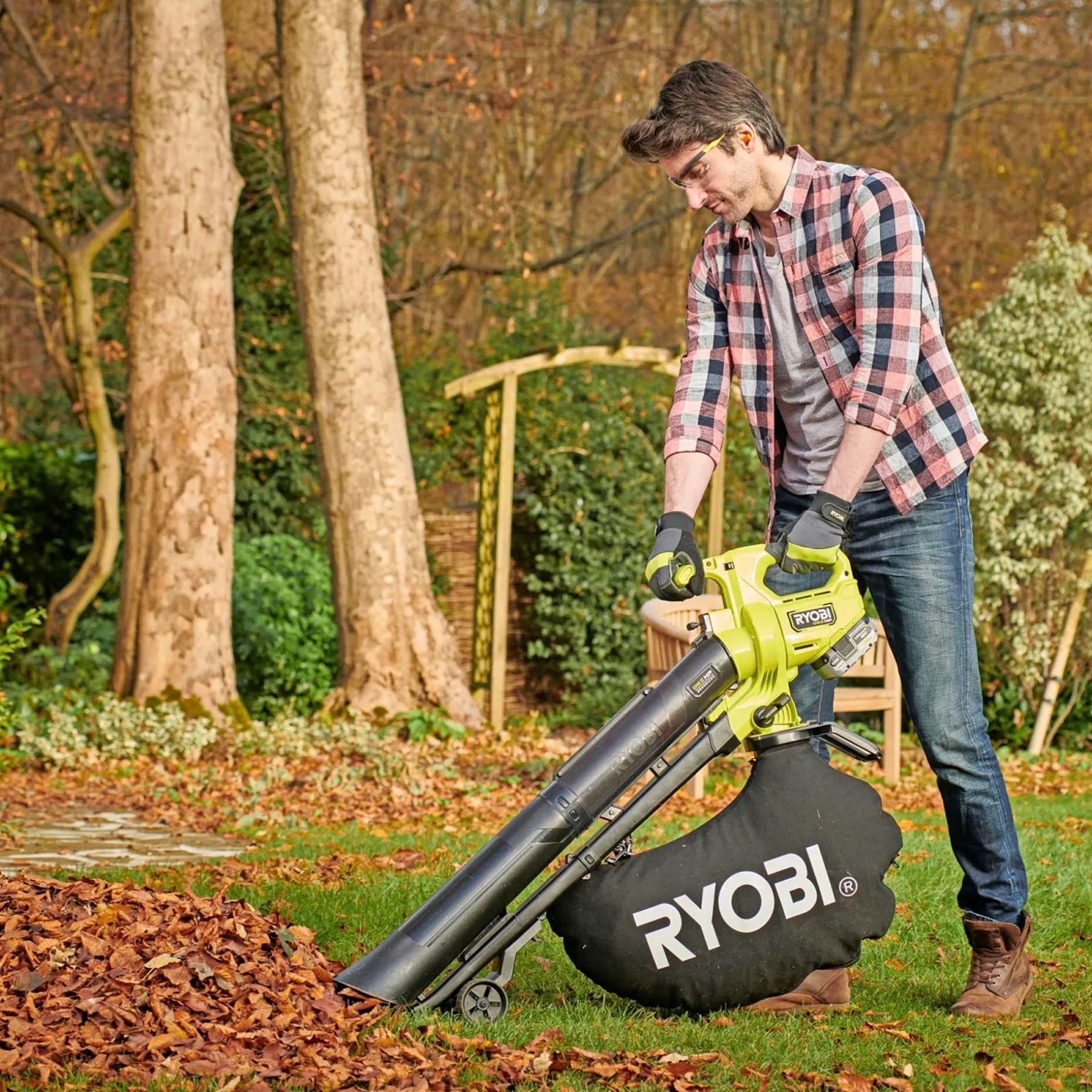 RYOBI RY18BVXA-0 LØVBLÆSER 18V UDEN BATTERI OG LADER